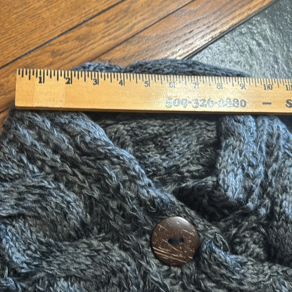 🆕 Cozy Black Knit Scarf/Cowl with Large Button Accents - Picture 10 of 10